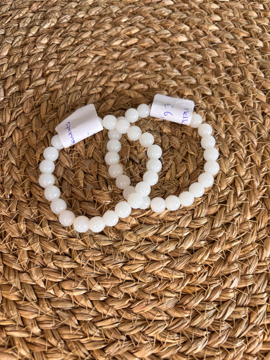 Armbandje melkkwarts